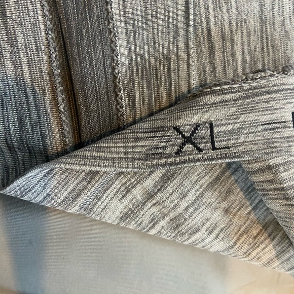 Men’s grey lululemon long sleeve - Picture 7 of 7